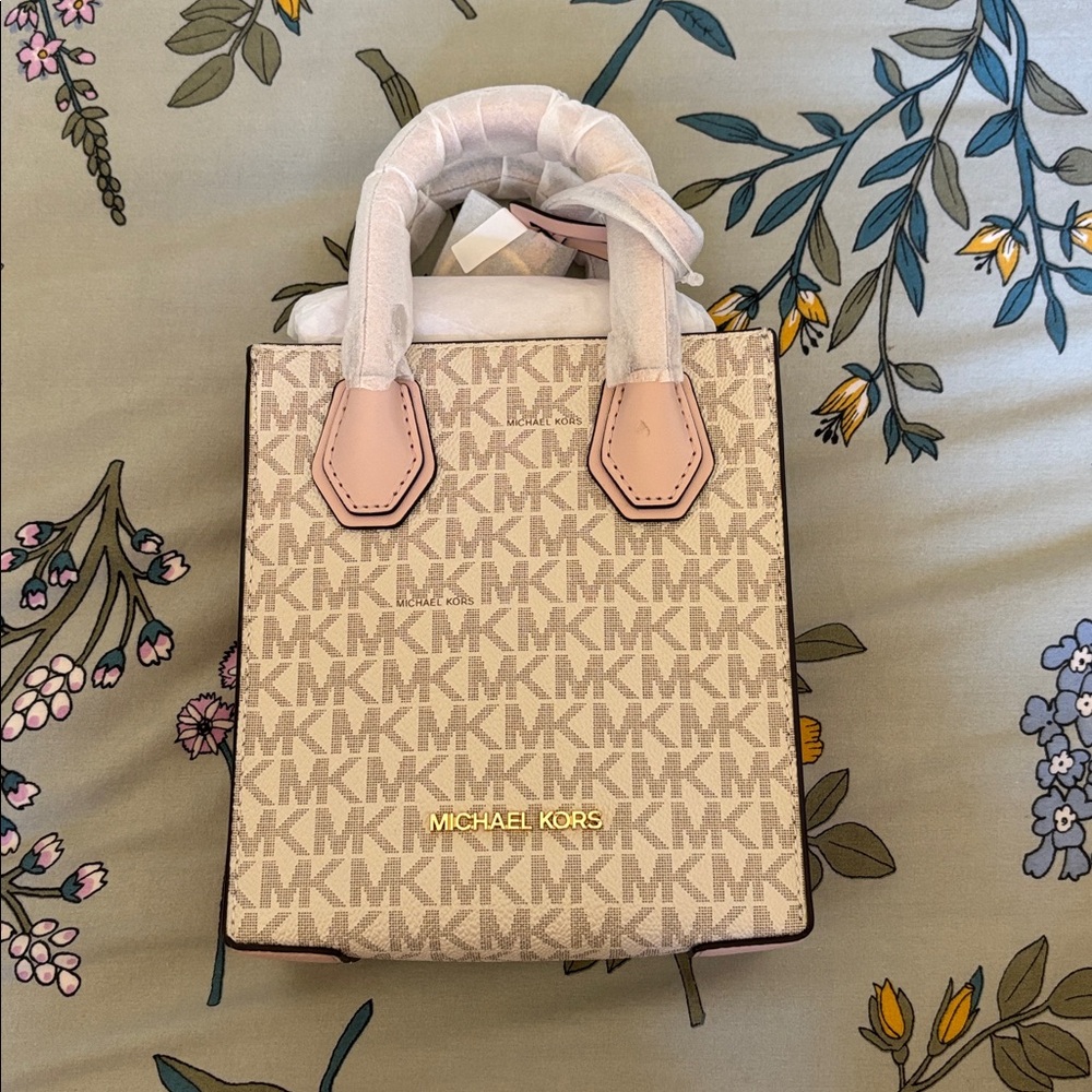 Michael Kors extra small bag with pink details